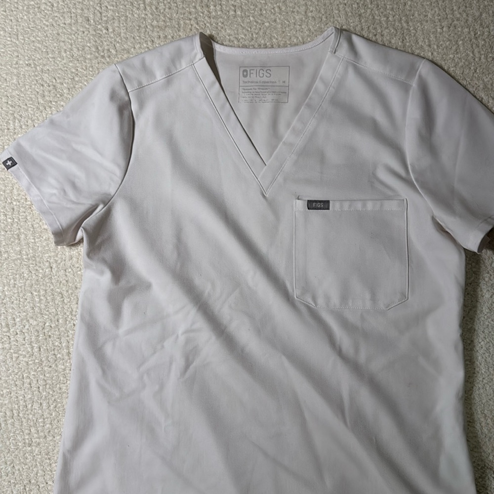 Figs Women's V-Neck Top - optic white